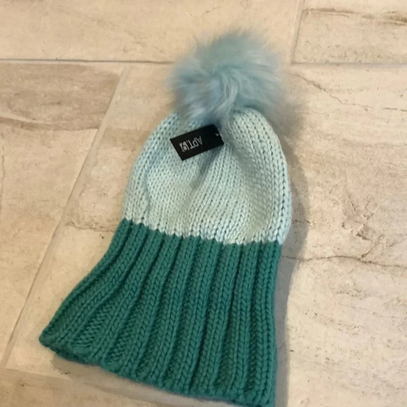 Fuzzy ball knit beanie - Picture 5 of 7